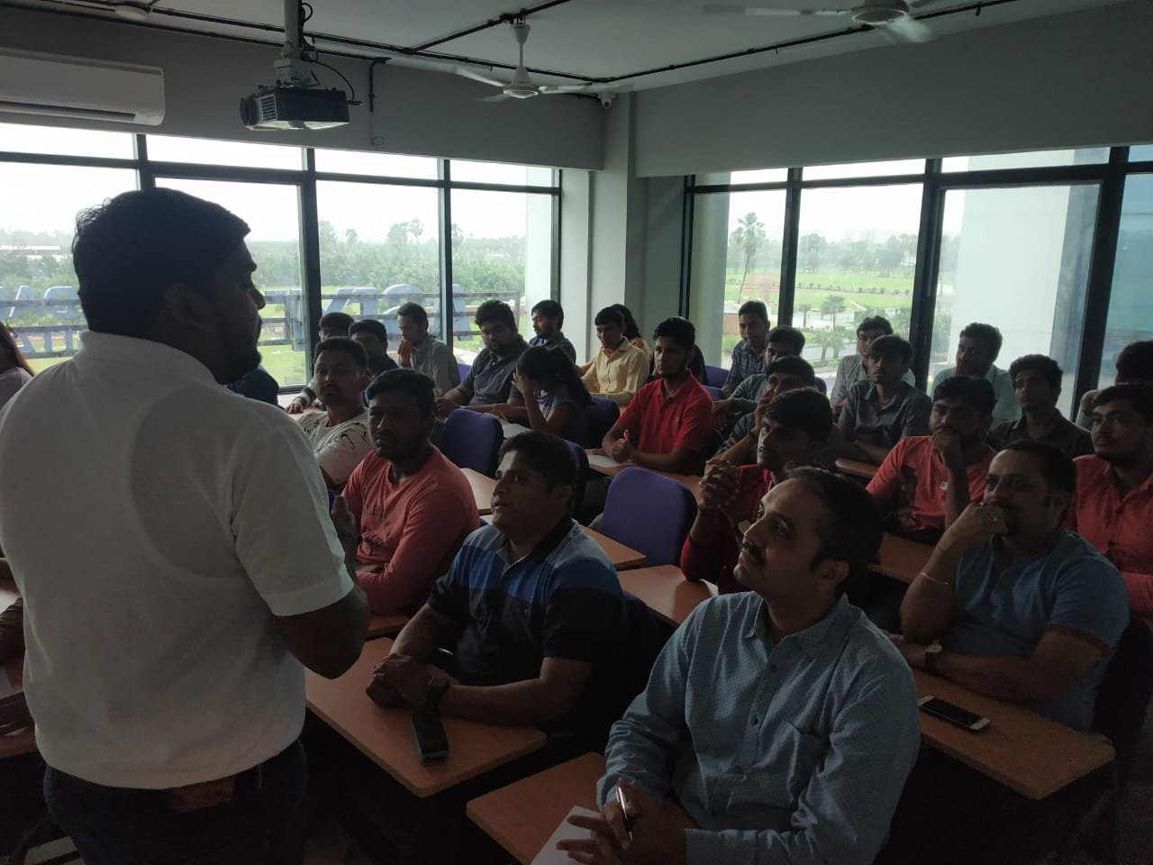 ASDM CONDUCTED WORKSHOP ON HOW TO MAKE CAREER IN DIGITAL MARKETING AT SURAT BRANCH
